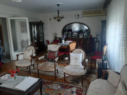Karşıyaka  Vapur İskelesi Yakını Süper Lokasyonda Deniz Görür Ara Kat Daire