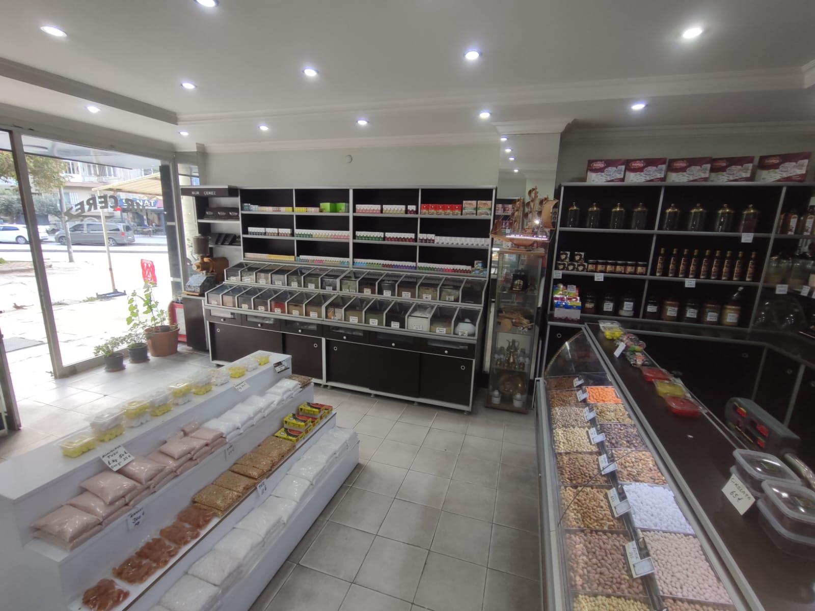 Cadde üzerinde cirosu yüksek dükkan