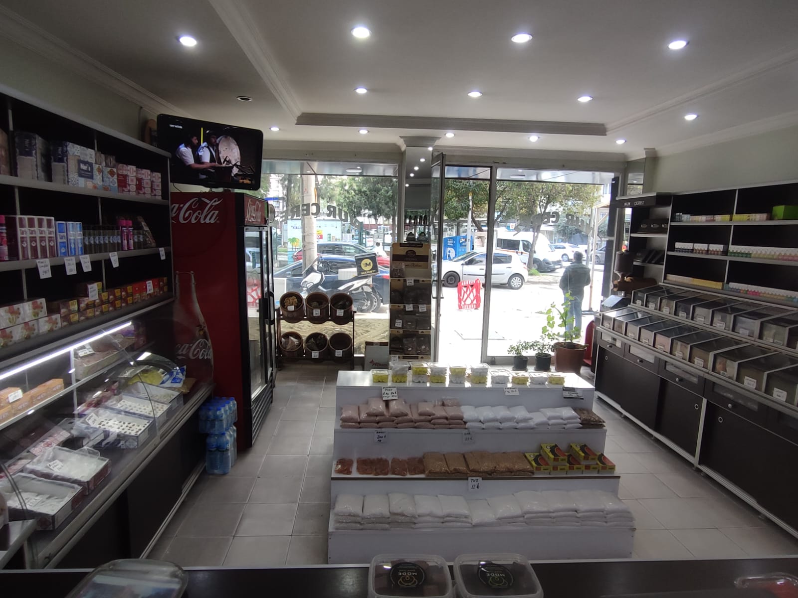 Cadde üzerinde cirosu yüksek dükkan