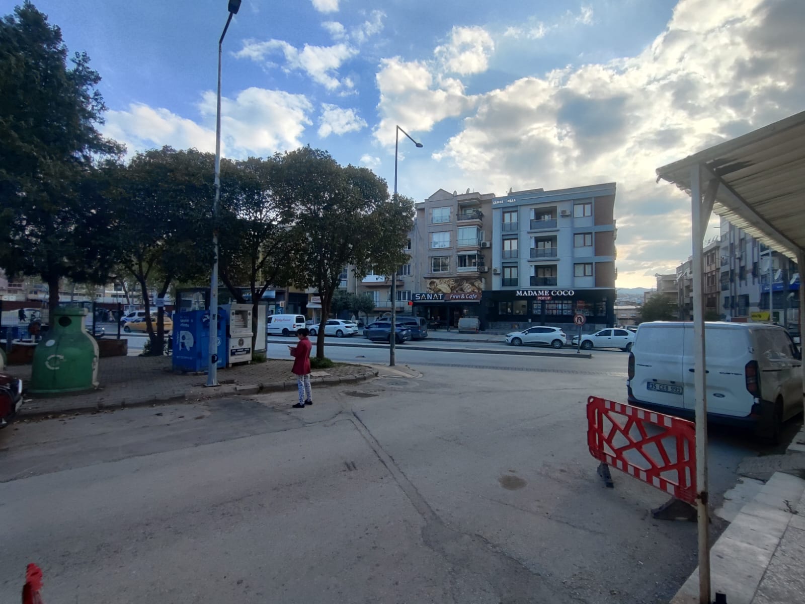 Cadde üzerinde cirosu yüksek dükkan
