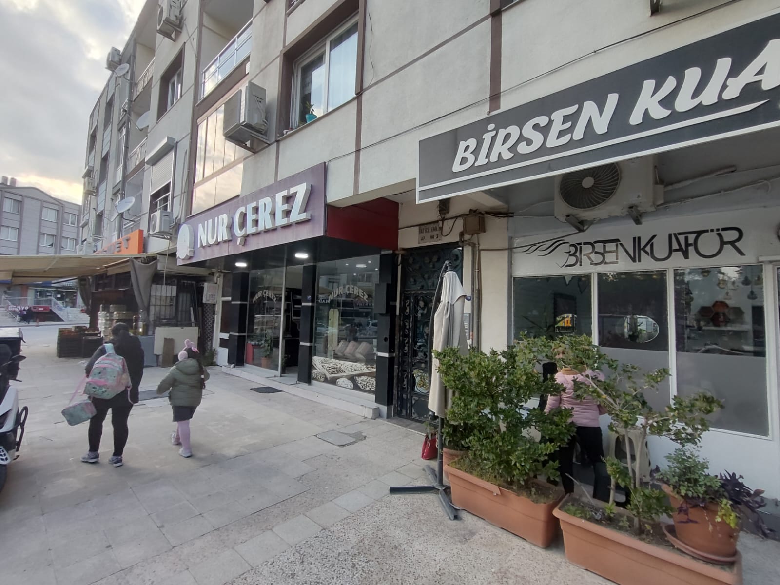 Cadde üzerinde cirosu yüksek dükkan