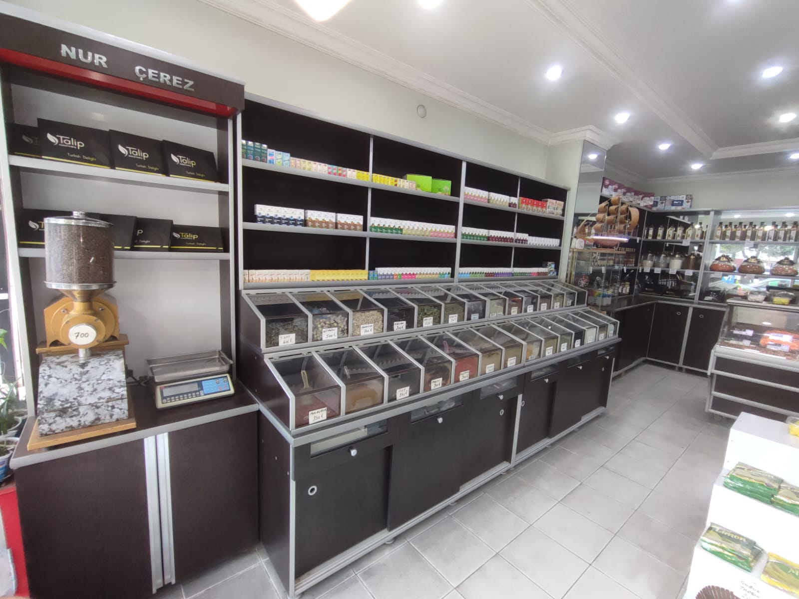 Cadde üzerinde cirosu yüksek dükkan