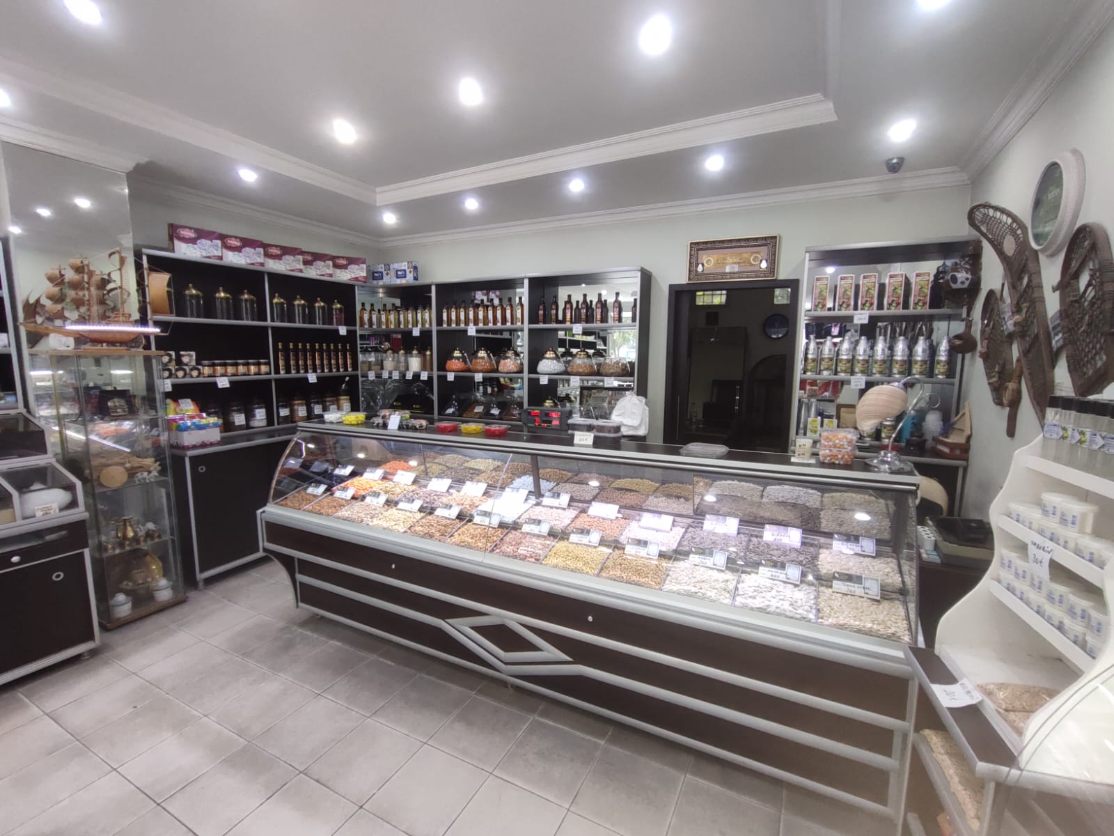 Cadde üzerinde cirosu yüksek dükkan