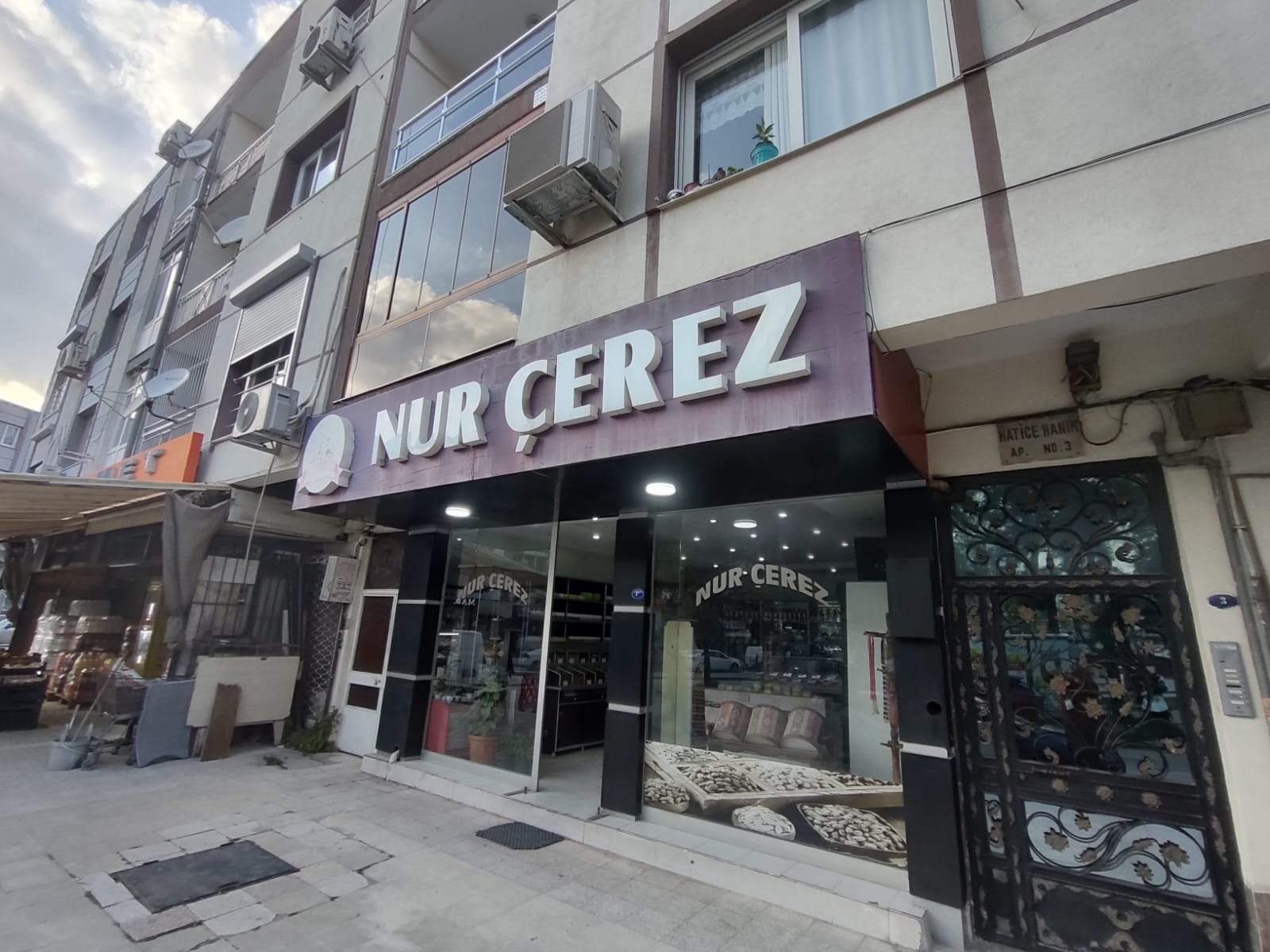 Cadde üzerinde cirosu yüksek dükkan