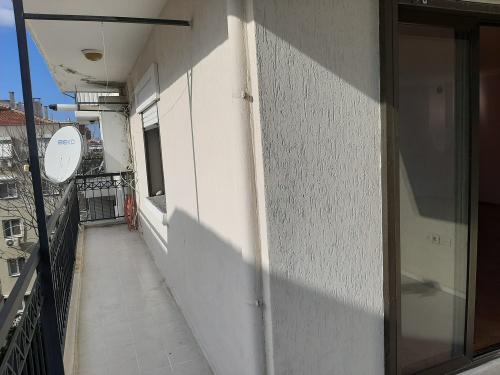 Bostanlı da, Asansörlü Doğalgazlı Ara Kat Köşe Aydınlık Daire.