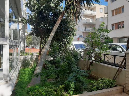Bostanlı da, Asansörlü Doğalgazlı Ara Kat Köşe Aydınlık Daire.