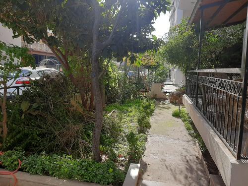 Bostanlı da, Asansörlü Doğalgazlı Ara Kat Köşe Aydınlık Daire.