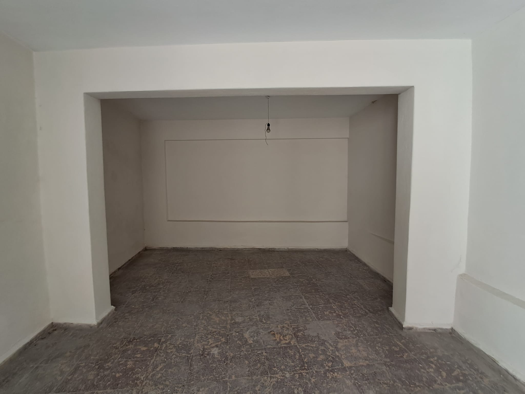 İŞLEK CADDE ÜZERİNDE SATILIK DÜKKAN