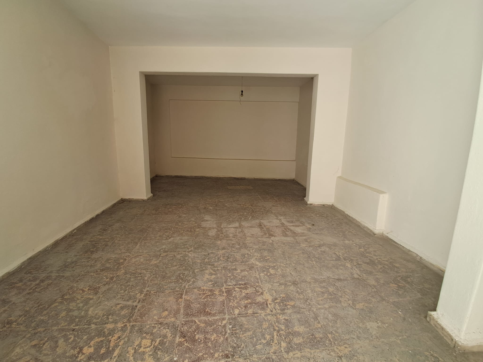 İŞLEK CADDE ÜZERİNDE SATILIK DÜKKAN