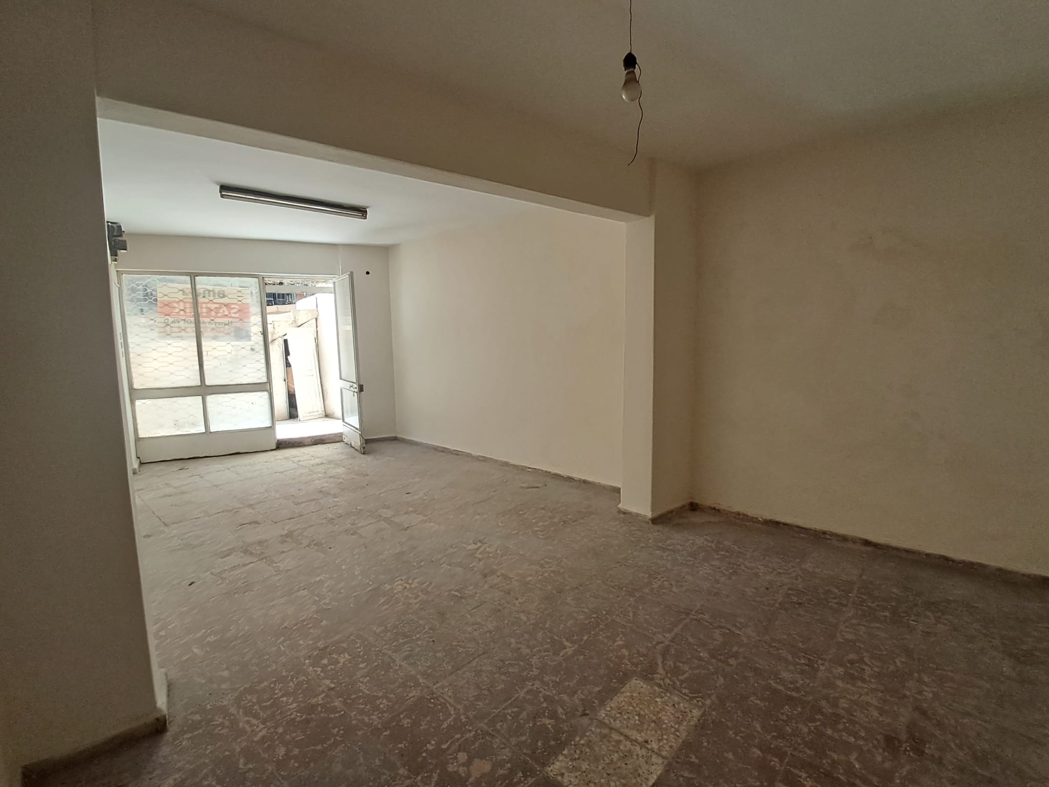 İŞLEK CADDE ÜZERİNDE SATILIK DÜKKAN